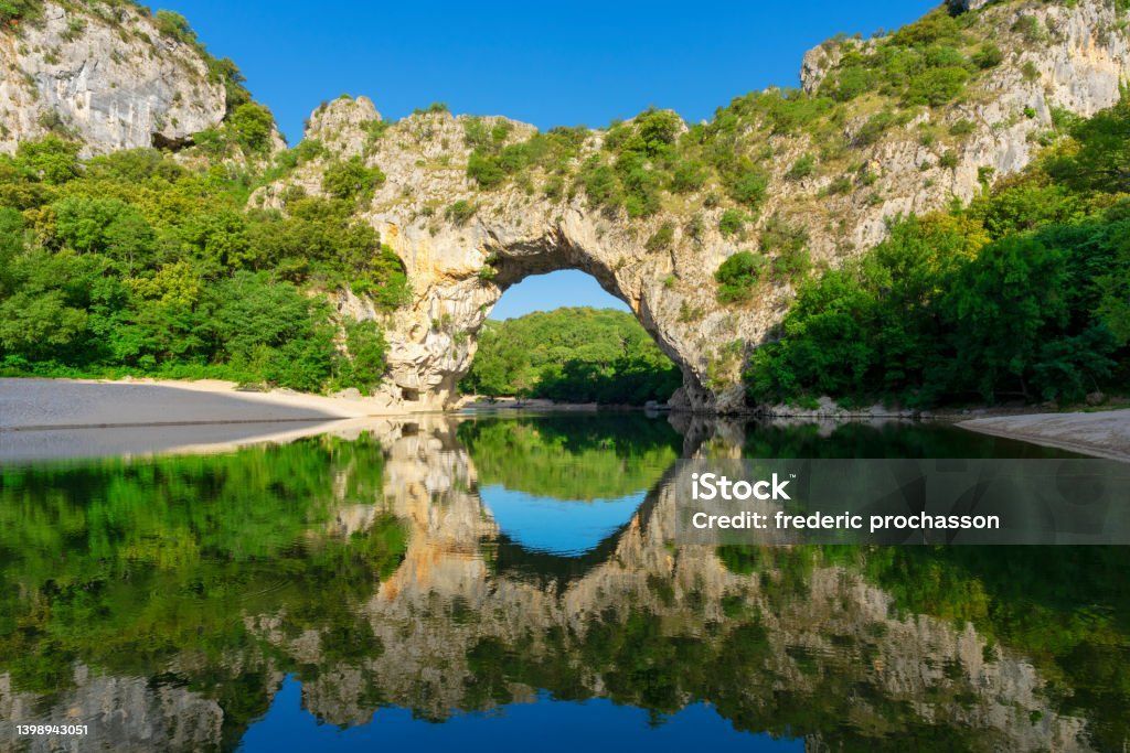 Les plus beaux lieux à visiter pour les vacances en RhôneAalpes : lacs, montagnes, villages et panoramas